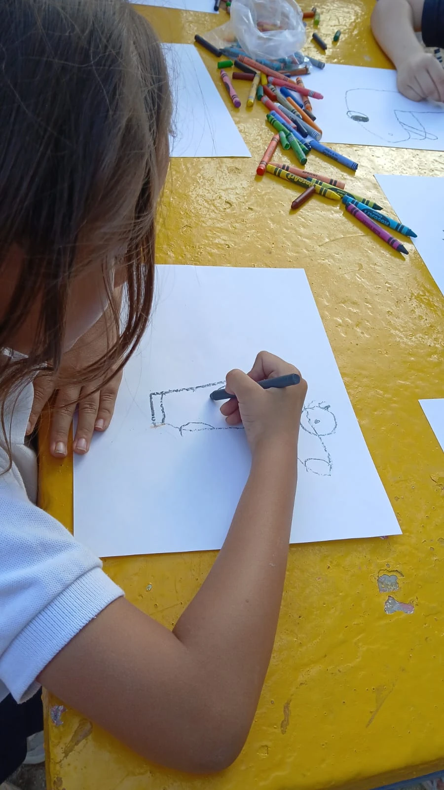 Los niños realizaron diversas actividades culturales y recreativas en el parque.