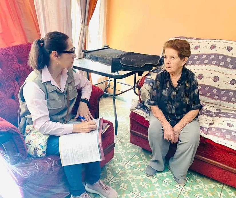 Adultos mayores, mujeres de 60 a 64 años, personas con discapacidad y madres trabajadoras esperan la publicación del calendario oficial para los depósitos de la Pensión Bienestar de julio.