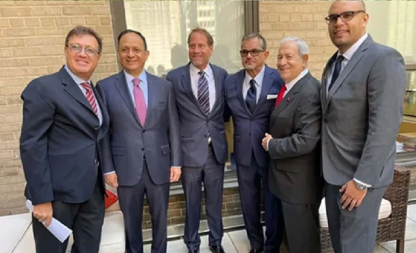 Los Achar Levy transformaron una empresa mexicana de pinturas en un negocio de alcance internacional. Su patrimonio, estimado en 2,300 millones de dólares, los mantiene entre las familias más ricas del país.