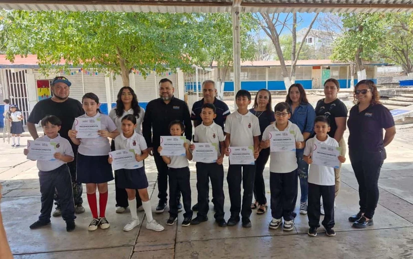 Guiados por el artista Gustavo Leal, estudiantes de Culiacán transformaron un muro escolar en una obra que inspira empatía, fortalece el sentido de pertenencia y promueve una cultura de paz. Foto: Cortesía/TBN