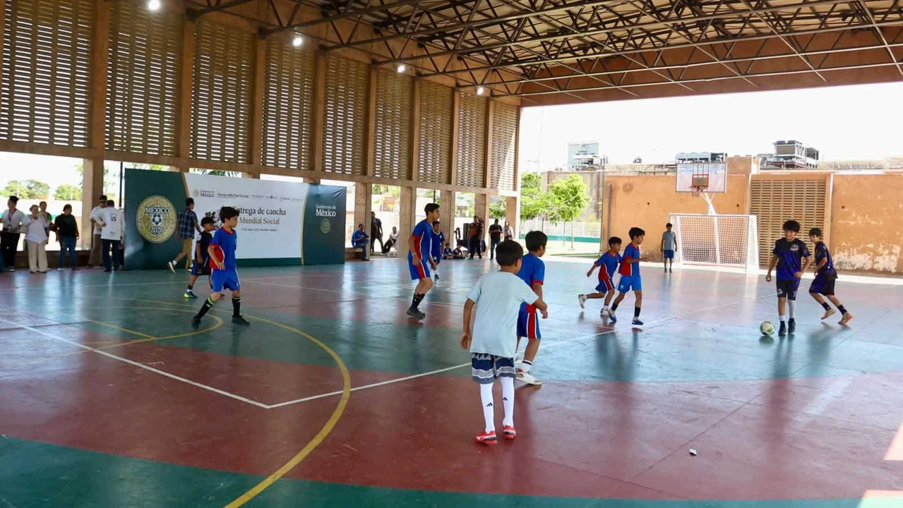 En Mazatlán las colonias Urías, Lázaro Cárdenas y Chonitas, cuentan con canchas de futbol rehabilitadas gracias al programa Mundial Social, del Gobierno de México