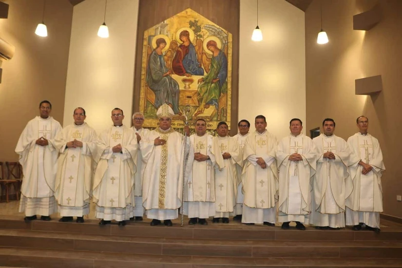 Miembros del clero de la Diócesis de Culiacán participaron en la Misa de Dedicación del Templo y Consagración del Altar, en una celebración llena de fe y gratitud. Foto: Cortesía/TBN