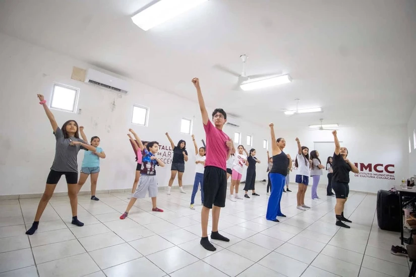 Más que formar actores, bailarines o cantantes, este espacio busca formar personas seguras de sí mismas, capaces de expresarse, trabajar en equipo y creer en su propio potencial. Foto: IMCC