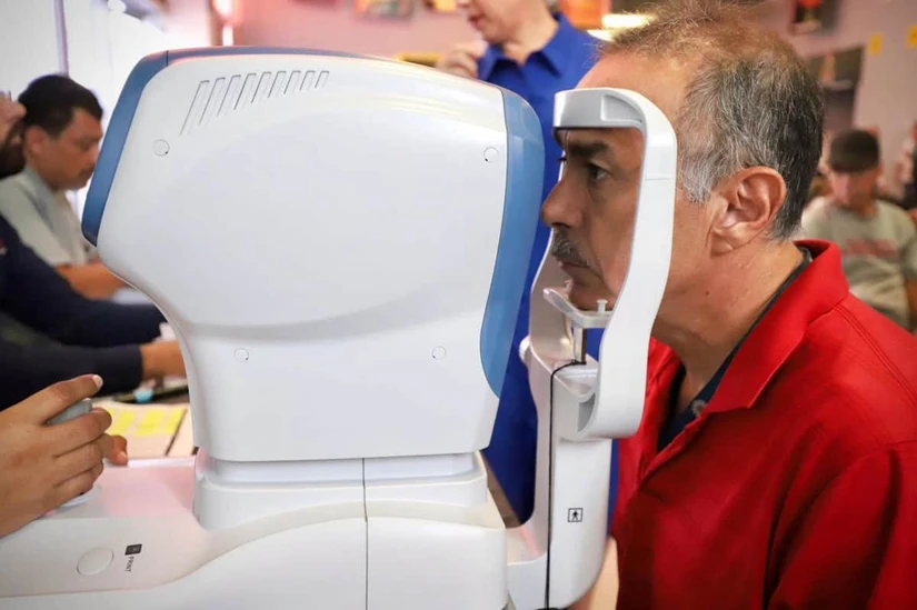 La Beneficencia Pública del Estado de Sinaloa y la Secretaría de Salud acercan lentes gratuitos a personas en situación de vulnerabilidad en distintos municipios. Foto: Secretaría de Salud de Sinaloa