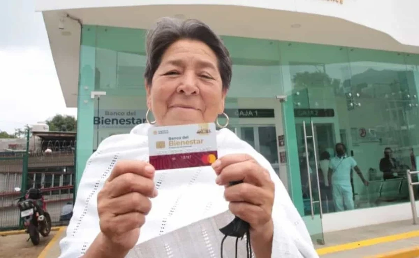 Millones de personas esperan el pago de las Pensiones del Bienestar. 