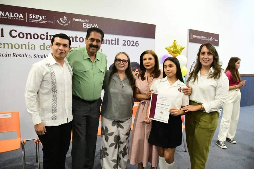 Cada reconocimiento representa horas de estudio, el apoyo de las familias y el compromiso de docentes con la educación. Foto: SEPyC 