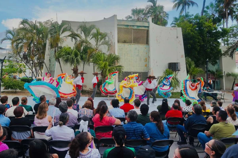 Niños y jóvenes mazatlecos participaron en el Taller de Folklor del CMA que cerró su ciclo en la Plazuela Hidalgo