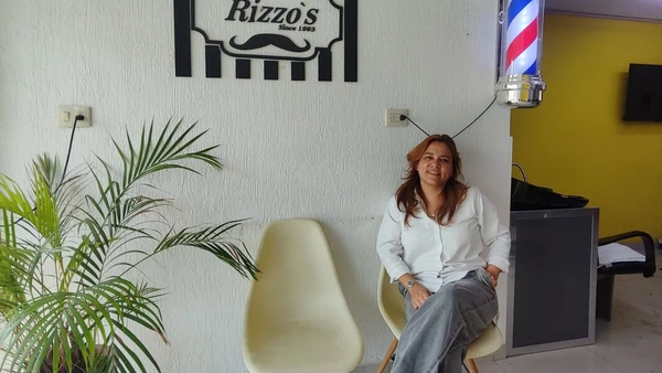 Laura mantiene vivo el esp&iacute;ritu de Rizzos Peluquer&iacute;a desde hace 17 a&ntilde;os en Valle Alto desde Culiac&aacute;n