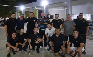 Papás fortalecen la convivencia y la comunidad en Valle Alto en torneo de voleibol por su día