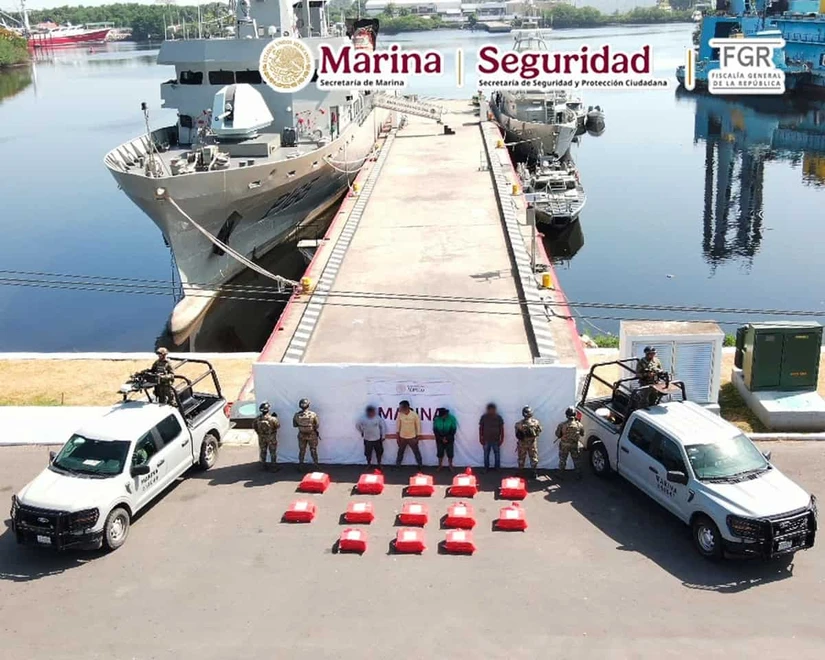 La Armada de México interceptó dos embarcaciones frente a Chiapas y aseguró más de 1.2 toneladas de presunta cocaína. Las autoridades estiman que el cargamento equivale a 2.4 millones de dosis que no llegarán a las calles.
