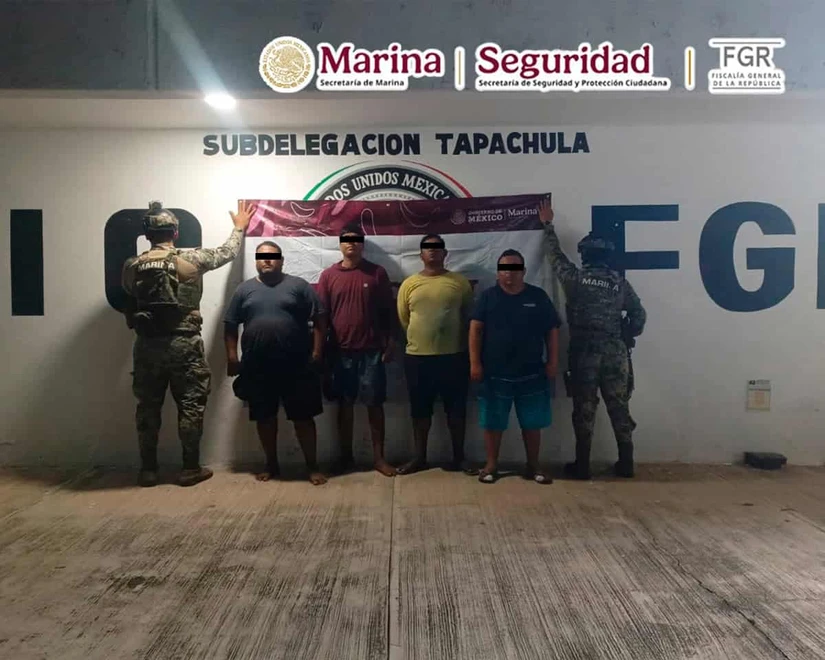 La Secretaría de Marina aseguró 1.2 toneladas de presunta cocaína en dos operativos frente a las costas de Chiapas. Ocho personas fueron detenidas y el decomiso representa un golpe económico de 263 millones de pesos al crimen organizado.