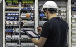 Cómo proteger la operación de un negocio ante interrupciones eléctricas.