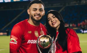 ¿Quién es la esposa del jugador Alexis Vega y a qué se dedica?