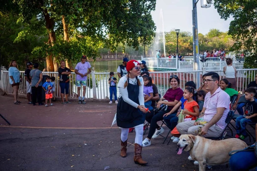 El Parque Culiacán 87 se convierte en escenario de teatro y convivencia familiar. Foto: IMCC