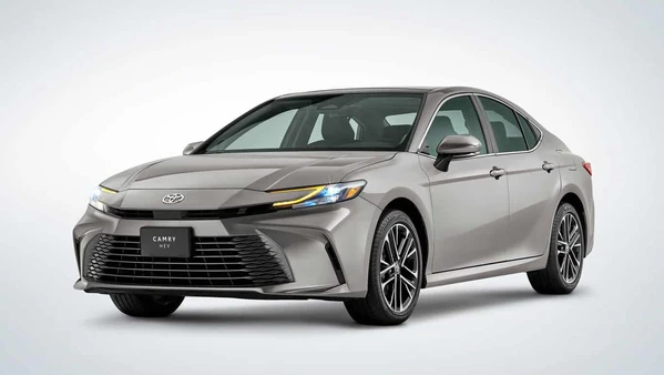 Toyota Camry HEV 2026 llega a México con rendimiento de 27.2 km/l: Características y versiones