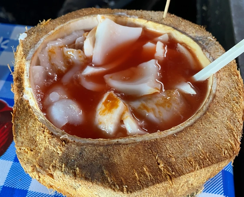 La venta de cocos siempre ha sido de forma natural, sin más ingredientes que chile limón y sal.