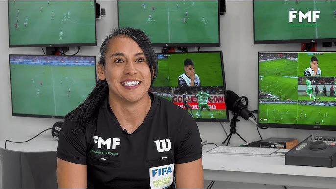 Ramírez se ha ganado su lugar como arbitra. Foto: Cortesía