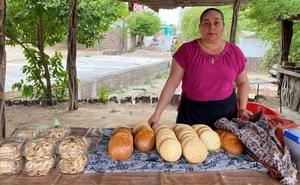 Mientras muchos duermen, ella mantiene viva una tradición que nació hace cinco generaciones