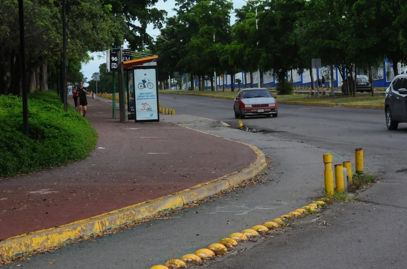 El 98% de la población de la ciudad tiene una parada de autobús a menos de 500 metros de distancia de su ubicación.