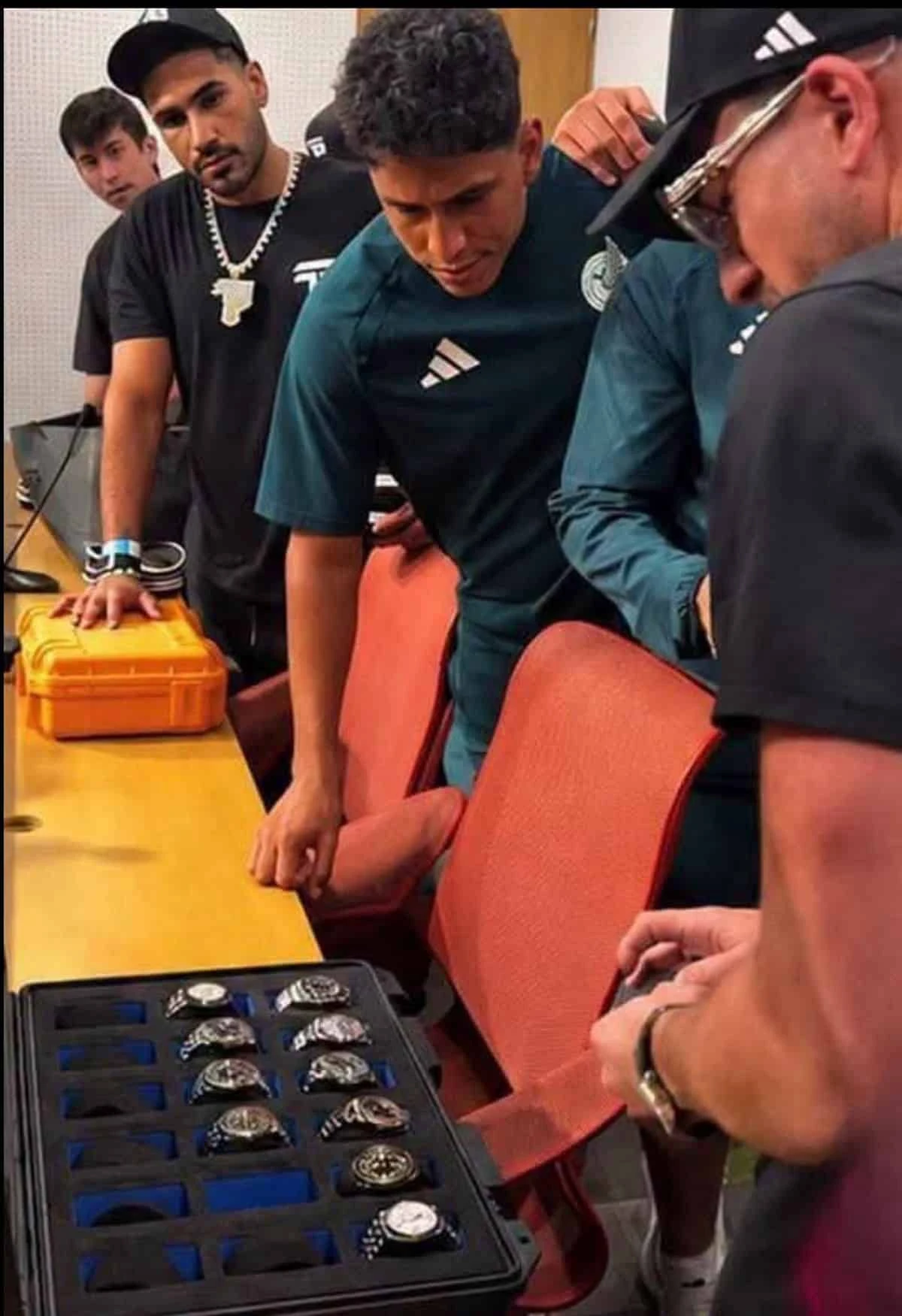 Steve Will Do It pasó de hacerse famoso por retos extremos a convertirse en tendencia tras aparecer con exclusivos relojes Rolex para jugadores de la Selección Mexicana durante el Mundial 2026.