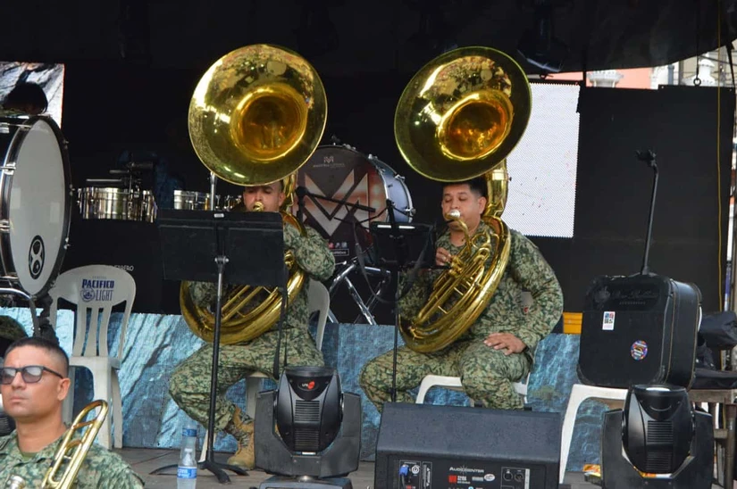 Con gran profesionalismo los integrantes de la banda de la treceava zona militar utilizaron cada uno de sus instrumentos