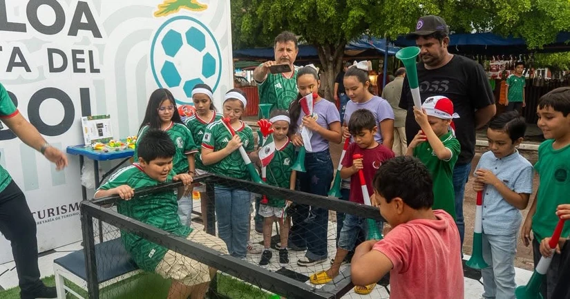 Pequeños y adultos disfrutaron por igual de esta Fiesta del Futbol. logrando ganarse diversos premios