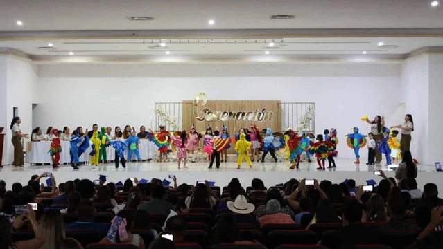 María Eugenia Miyazaki encabeza la clausura del jardín de niños Fernando Chávez Corrales en Elota