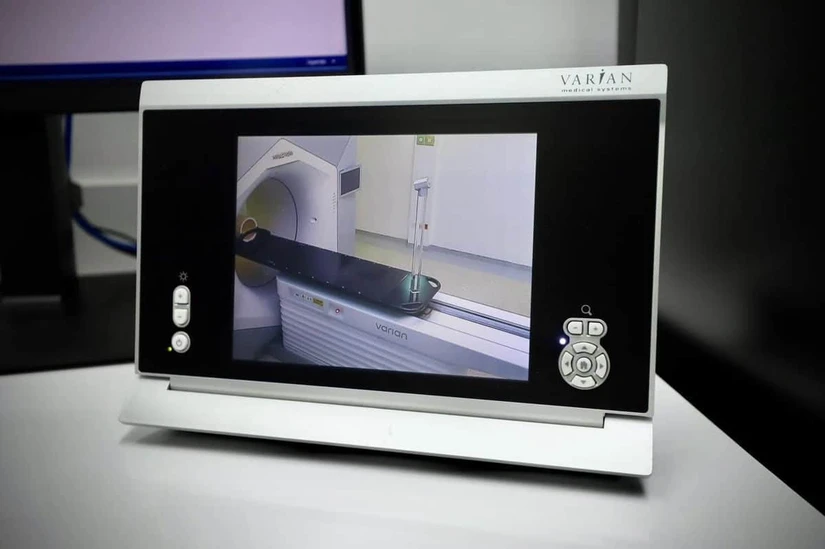 La tecnología de simulación tomográfica permite diseñar tratamientos de radioterapia con alta precisión, fortaleciendo la atención oncológica en Sinaloa. Foto: Secretaría de Salud de Sinaloa