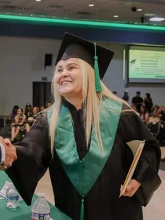A los 63 años, Silvia termina la preparatoria en COBAES y ahora estudiará Enfermería