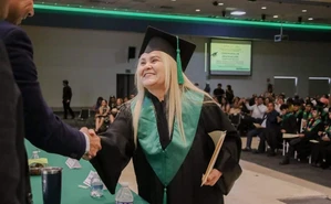 A los 63 años, Silvia termina la preparatoria en COBAES y ahora estudiará Enfermería
