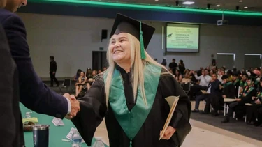A los 63 años, Silvia termina la preparatoria en COBAES y ahora estudiará Enfermería