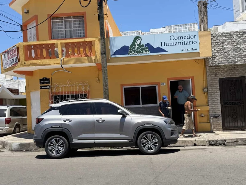 Desde hace unos meses el comedor se ubica en Benito Juárez 2601 en el centro de Mazatlán, donde entregan alimento los días lunes, miércoles y jueves a las 11:00 am