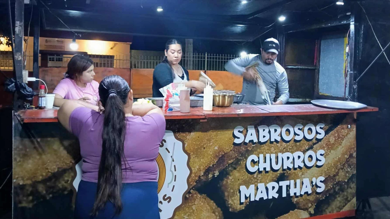 Jóvenes navolatenses han decidido crear un corredor gastronómico a donde las familias pueden llegar para disfrutar deliciosos snacks.