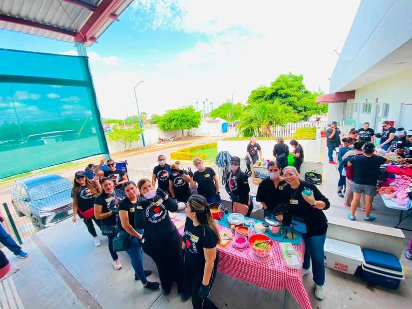 La unión de decenas de personas hizo posible llevar un desayuno y diversos apoyos a familias que atraviesan momentos difíciles. Foto: Culichis de Corazón