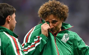 Guillermo Ochoa rompe en llanto y se despide del futbol con una imagen que ya es histórica