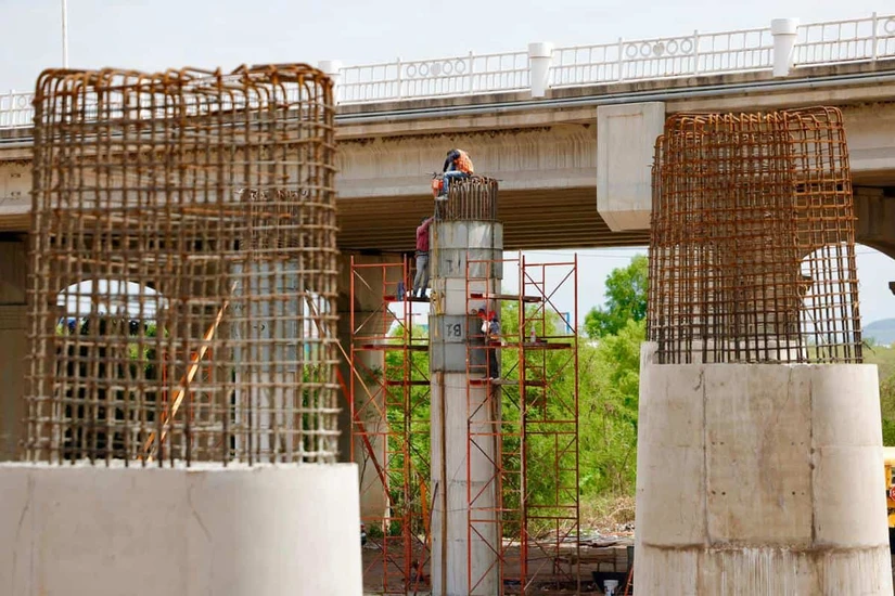 A partir de este lunes se modifica la circulación en el bulevar Pedro Infante debido a los trabajos de construcción del nuevo puente vehicular.