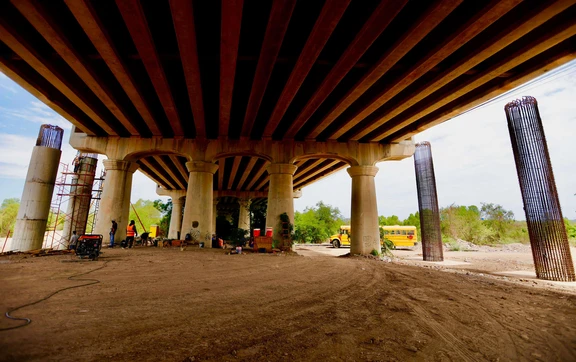 Puente sobre el bulevar Pedro Infante concluir&aacute; en marzo de 2027