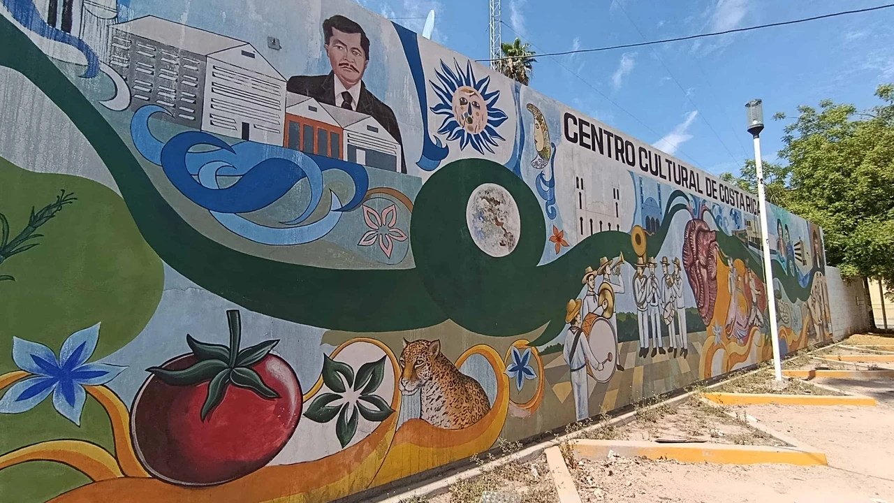 Las imágenes pintadas en la barda del Centro Cultural de Costa Rica cuentan la historia de la región a través del paso del tiempo y está a la vista de todos para que sigan sintiendo el orgullo de pertenecer a la sindicatura.