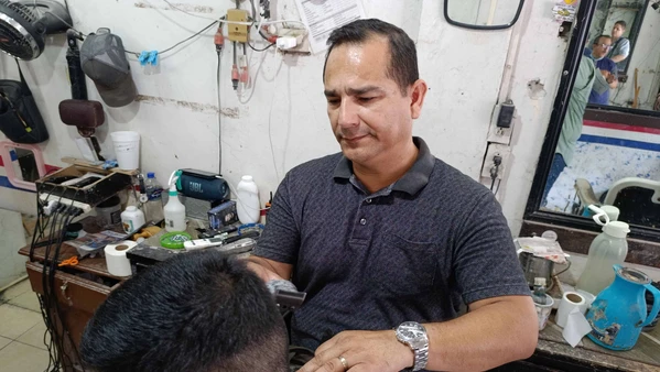 "El mono Medina", la Herencia de familia: el oficio de peluquería que pasó de padre a hijos en Costa Rica