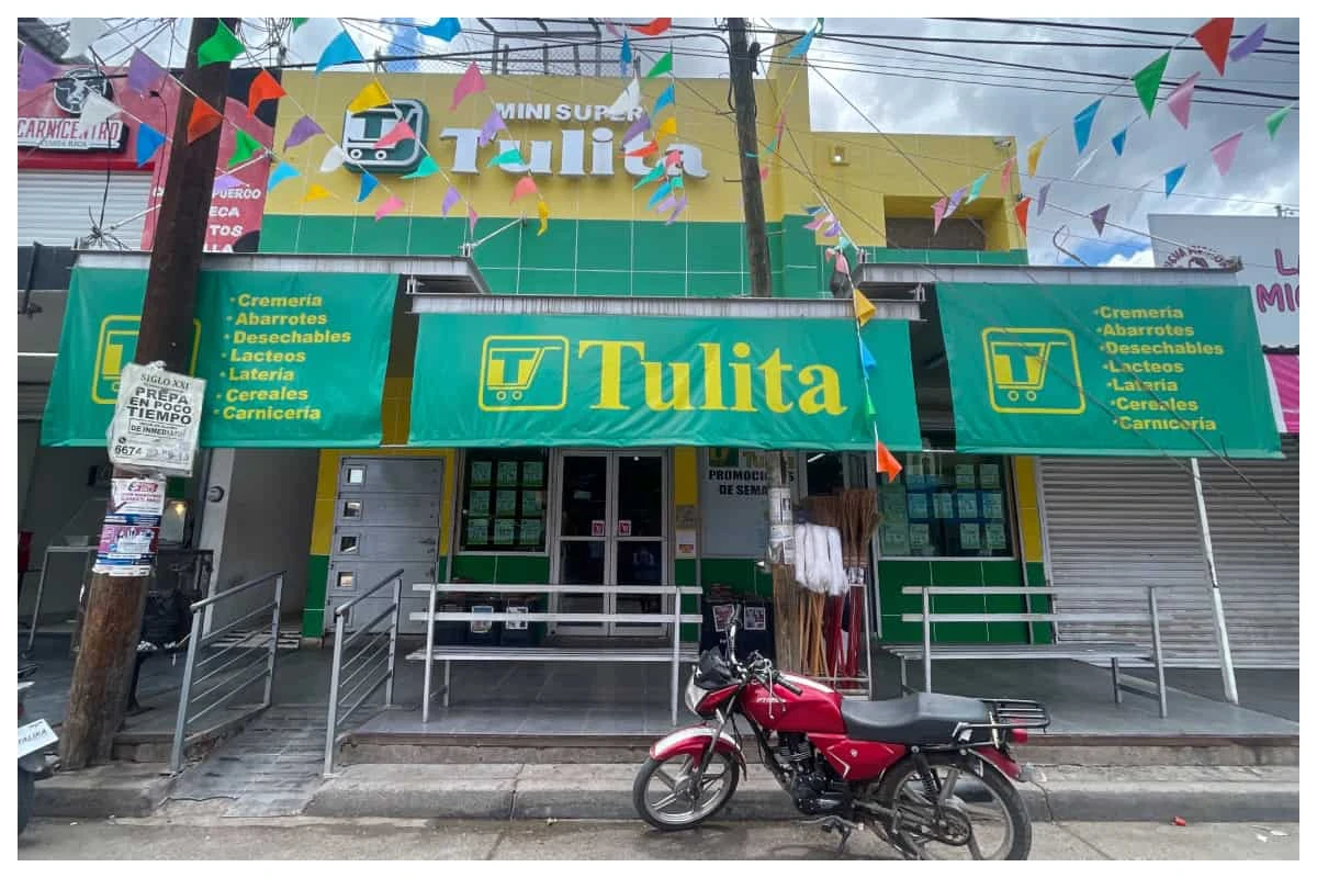 El Super Tulita se ha convertido en un referente del sector comercial en la sindicatura de Costa Rica, Sinaloa pues por más de 70 años y ya con tres generaciones en su haber sigue surtiendo las necesidades básicas de los vecinos de la región.
