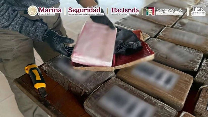 Aduana Marítima y Semar frustran traslado de casi 1.2 toneladas de presunta cocaína