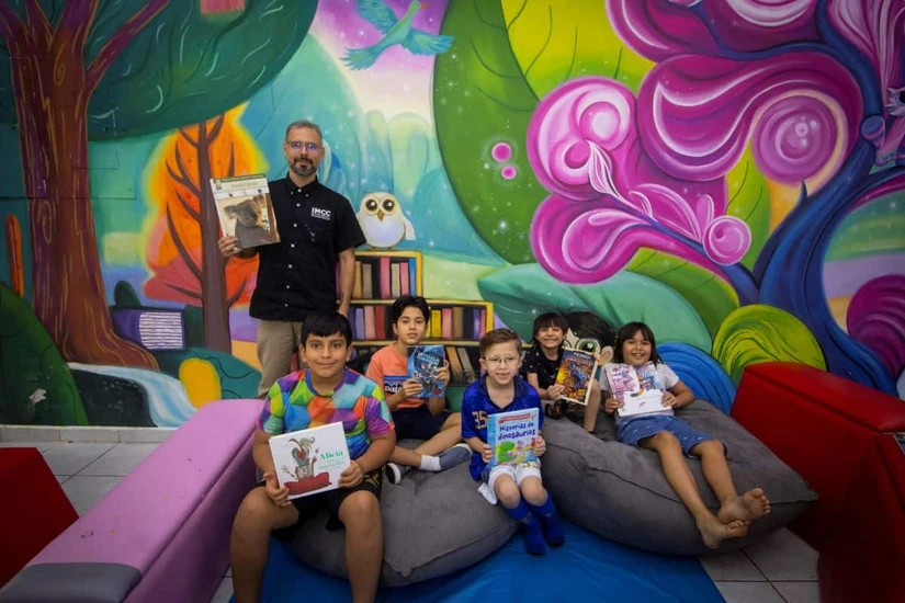 La lectura cobra vida cuando las historias se comentan, se imaginan y se disfrutan en compañía de otros pequeños lectores. Foto: IMCC