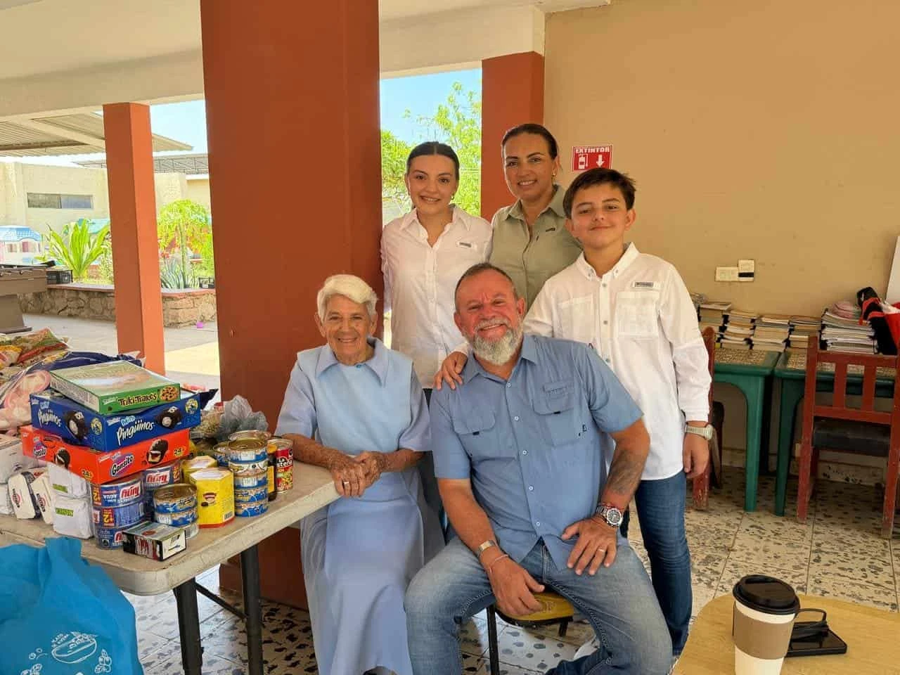 Los donativos de decenas de ciudadanos fueron entregados a la Ciudad de los Niños por la familia Osuna Lizárraga