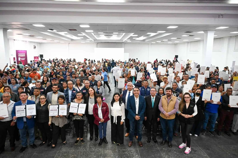 Entregan escrituras a más de mil familias del Edomex. Foto: Cortesía