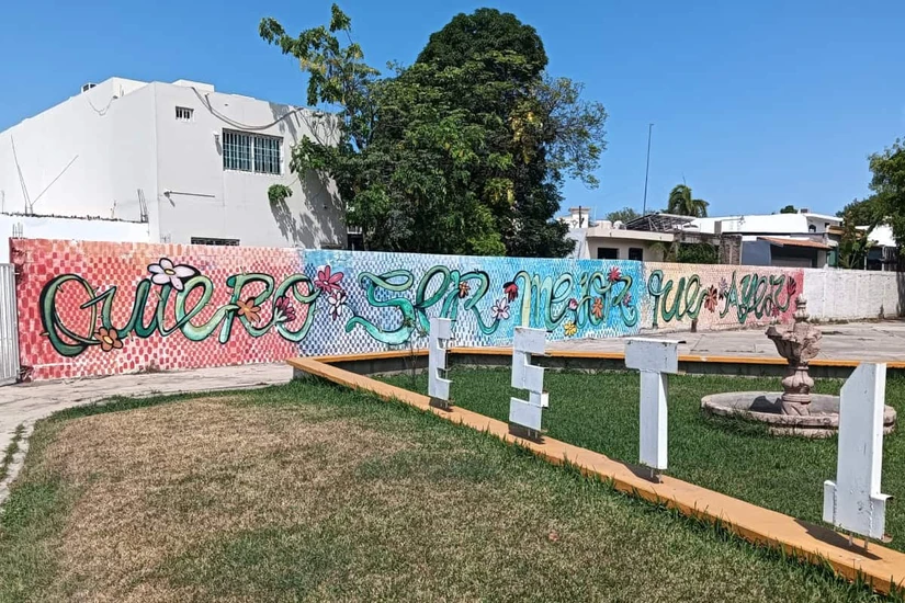 Mural con participación estudiantil: Alumnos de los tres grados colaboraron en el diseño y elaboración de un mural que promueve la paz y la sana convivencia.
