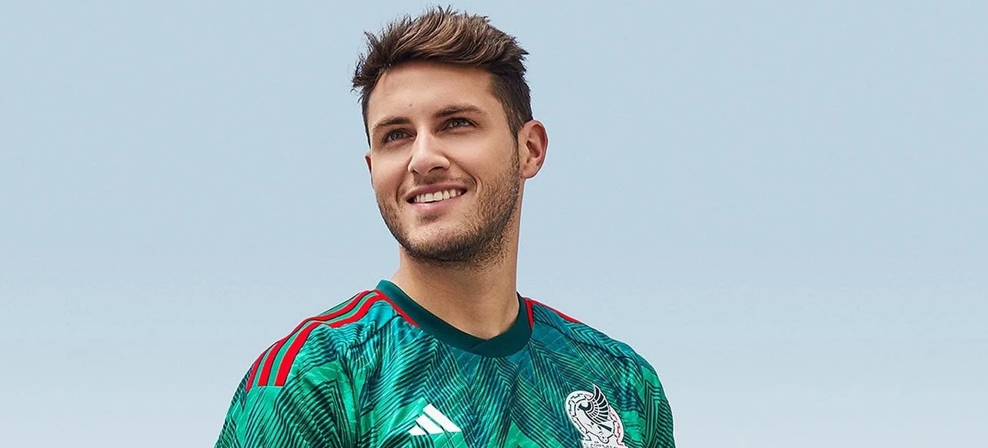 Santiago Giménez.