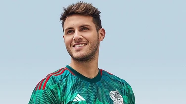 Quién es Fer Serrano, la esposa de Santiago Giménez que lo ha acompañado en su carrera por Europa
