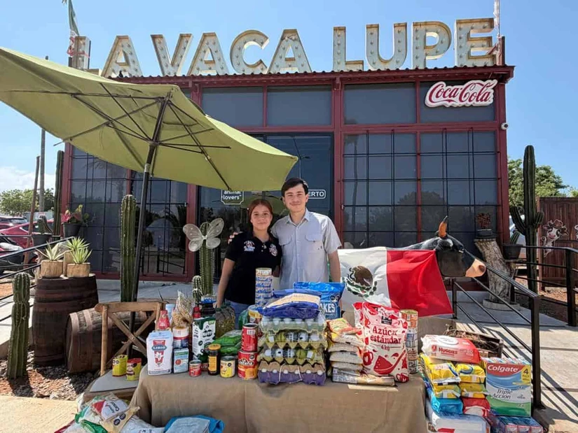 Con un centro de acopio instalado afuera del restaurante La Vaca Lupe la familia Osuna Lizárraga logró recolectar ayuda para la Cuidad de los Niños