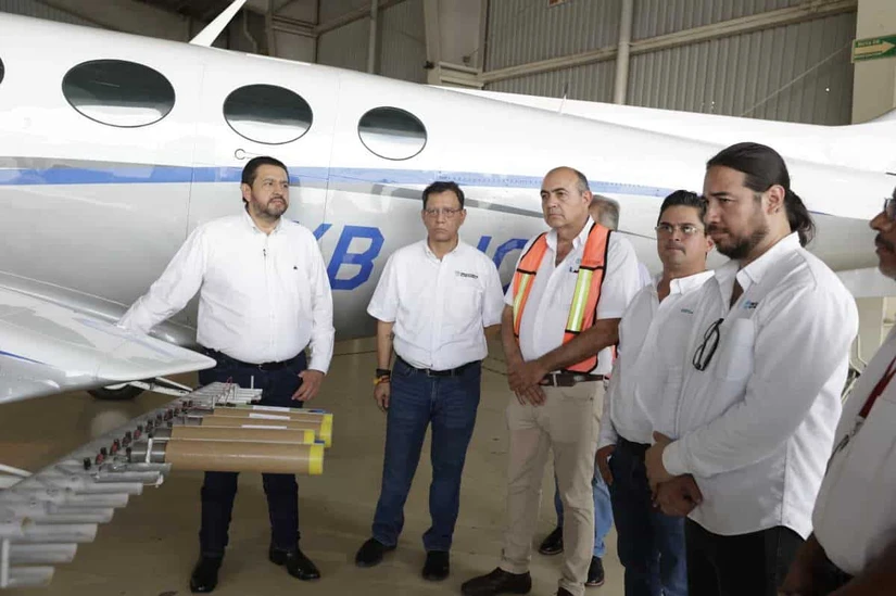 Bello Esquivel explicó que el programa busca estimular la lluvia sobre los embalses de las presas y destacó que actualmente las 11 presas de Sinaloa se encuentran al 21.5 por ciento de su capacidad.