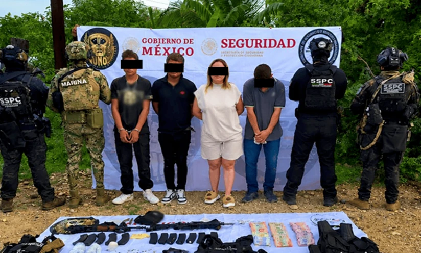 Personas detenidas y armas decomisadas en Culiacán.